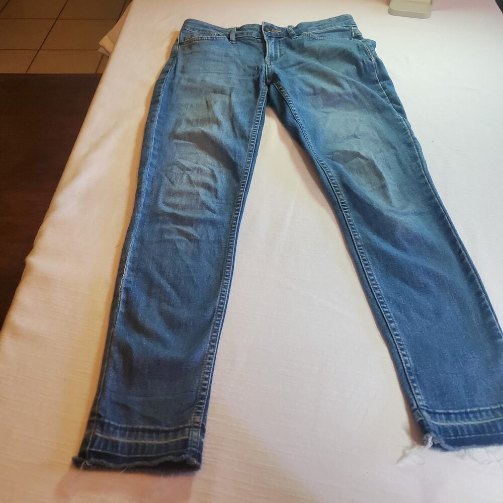 Calvin Klein Jeans Womens Size 2 Blue Denim Medium Wash Skinny Raw Hem Stretch
